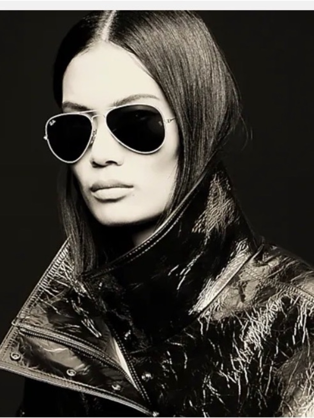 Ray-Ban Aviator Classic Polarized Sunglasses - Gold Frame with Green Lenses - Picture 7 of 11